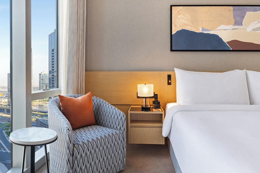 Deluxe Room King City View