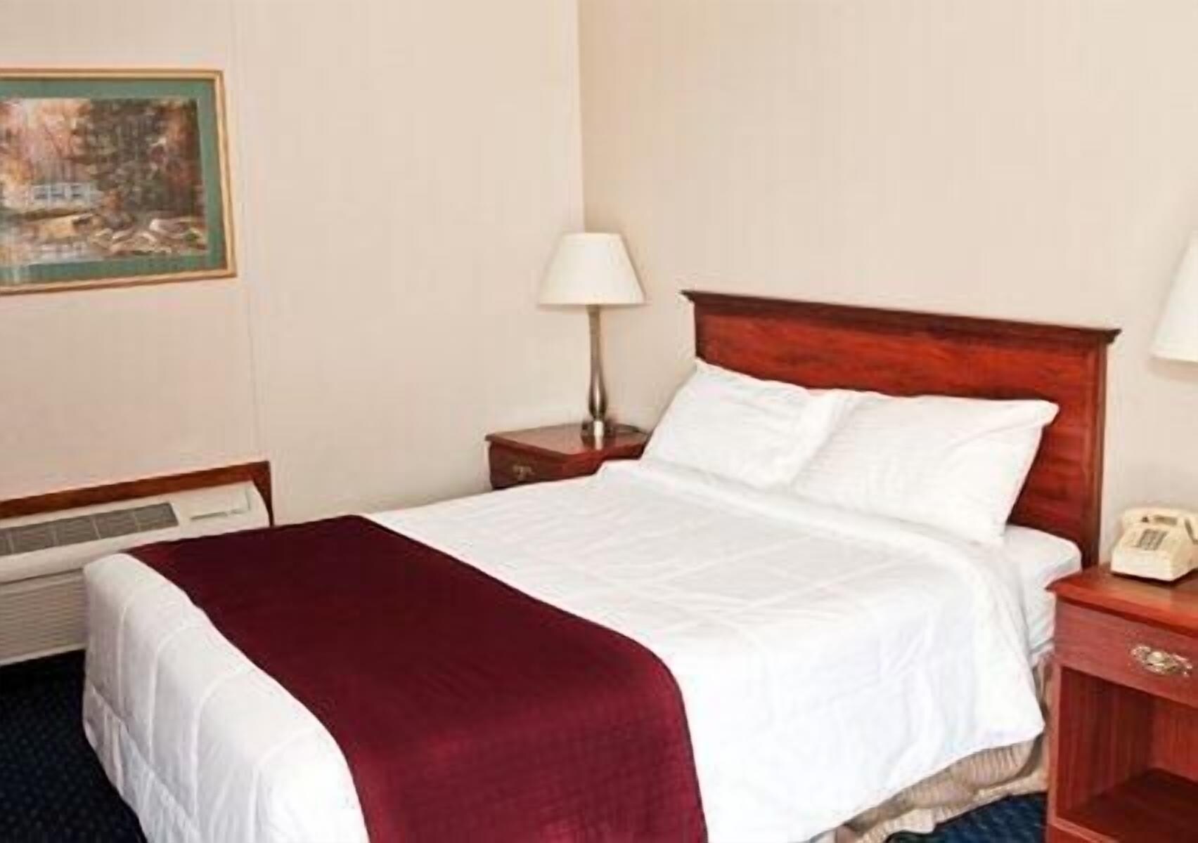1 Queen Bed Non-Smoking, Micfridge