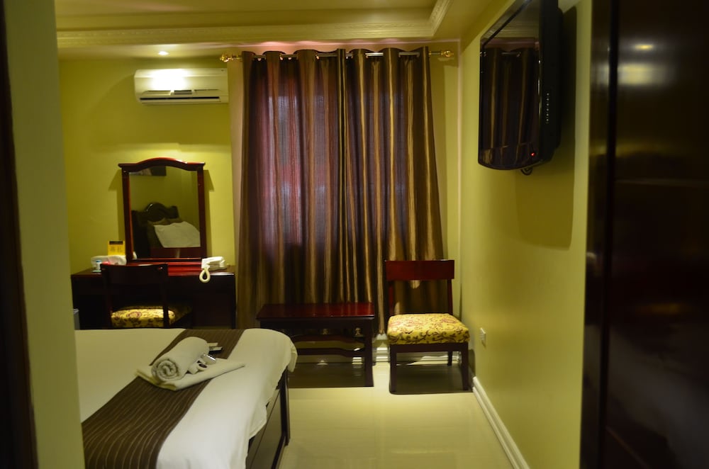 Clark Imperial Hotel 59/89