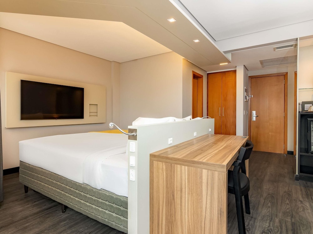 DELUXE, SUITE, KING BED