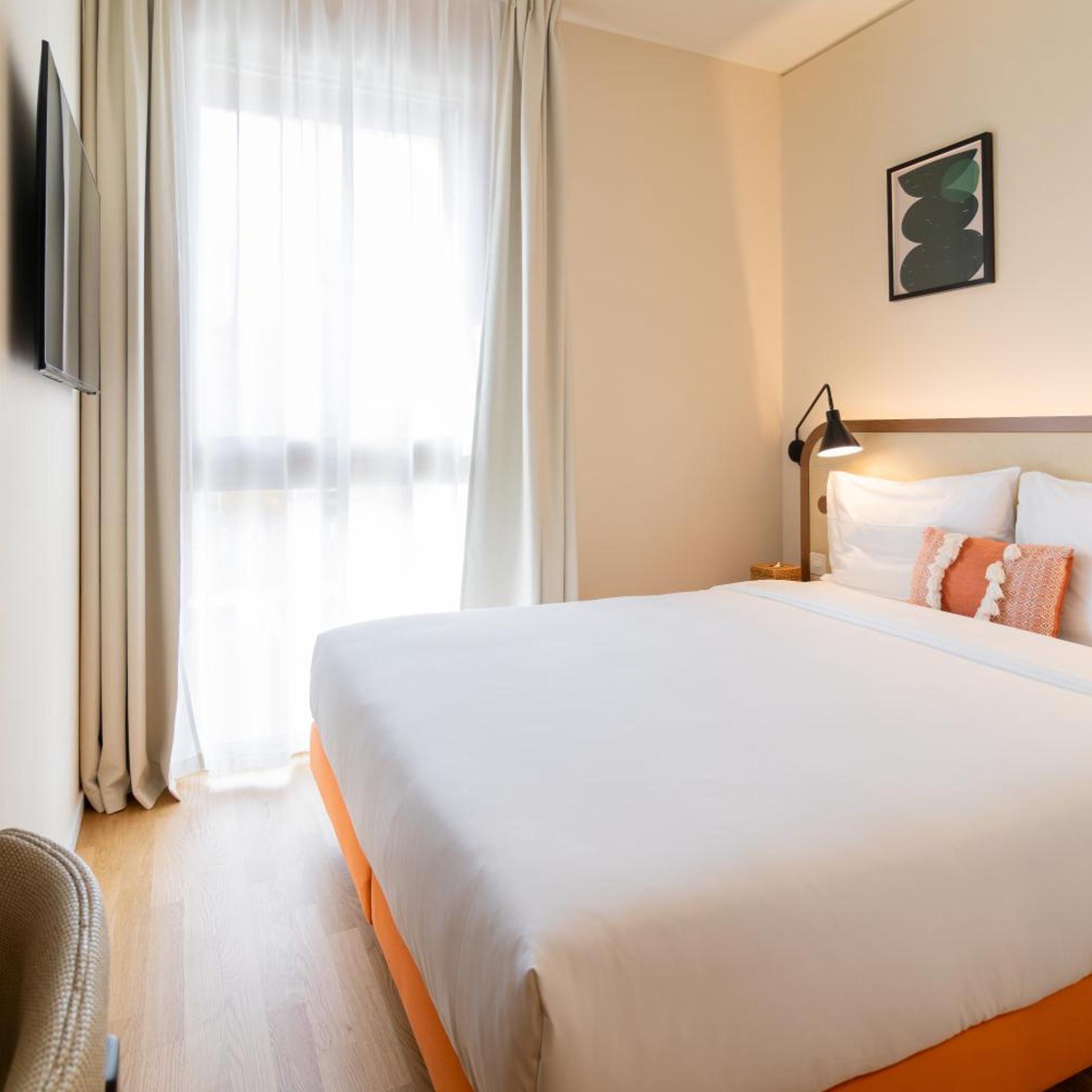 Standard, Queen Bed, HOOD Hotel 2/8