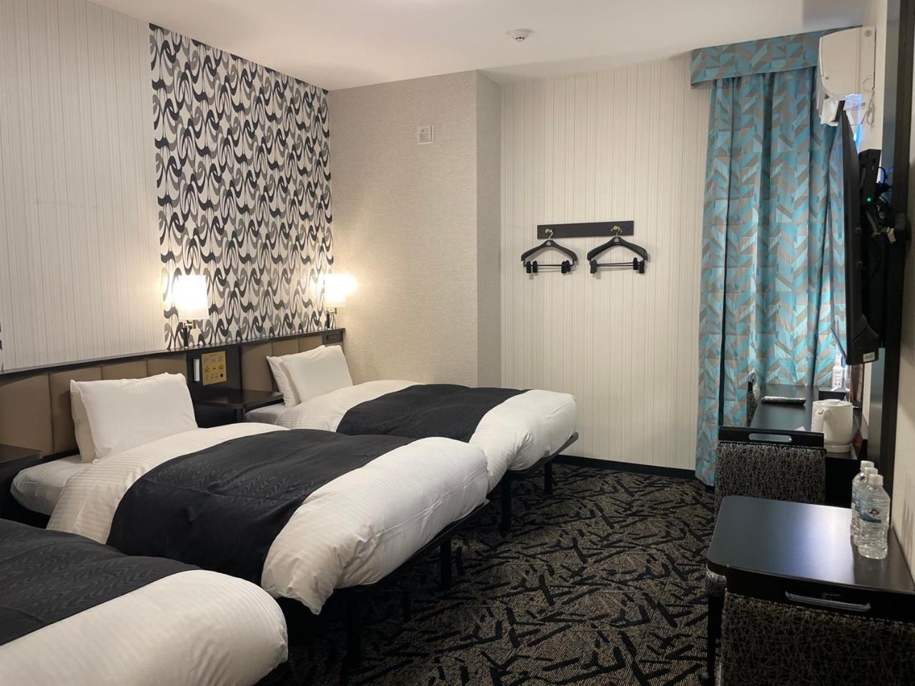 ROOM, TRIPLE