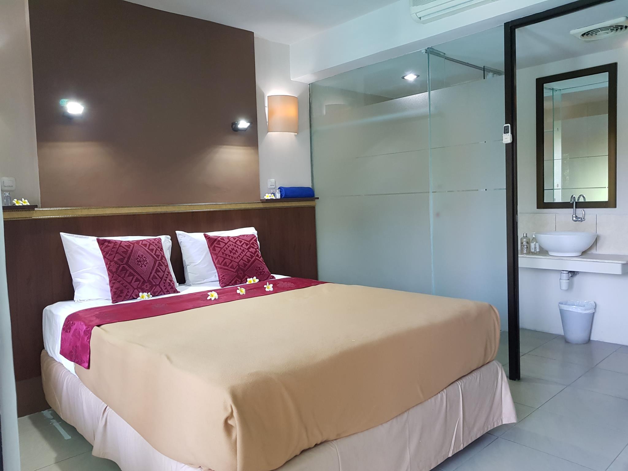 Deluxe, Double and Twin Beds