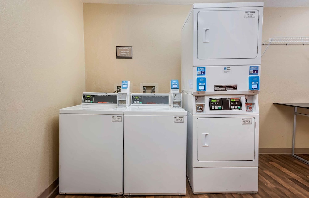 Studio 6 Suites Jacksonville Deerwood Park FL 61/71