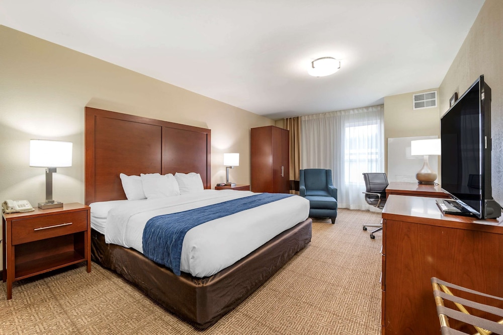 Comfort Inn & Suites Northern Kentucky 16/48