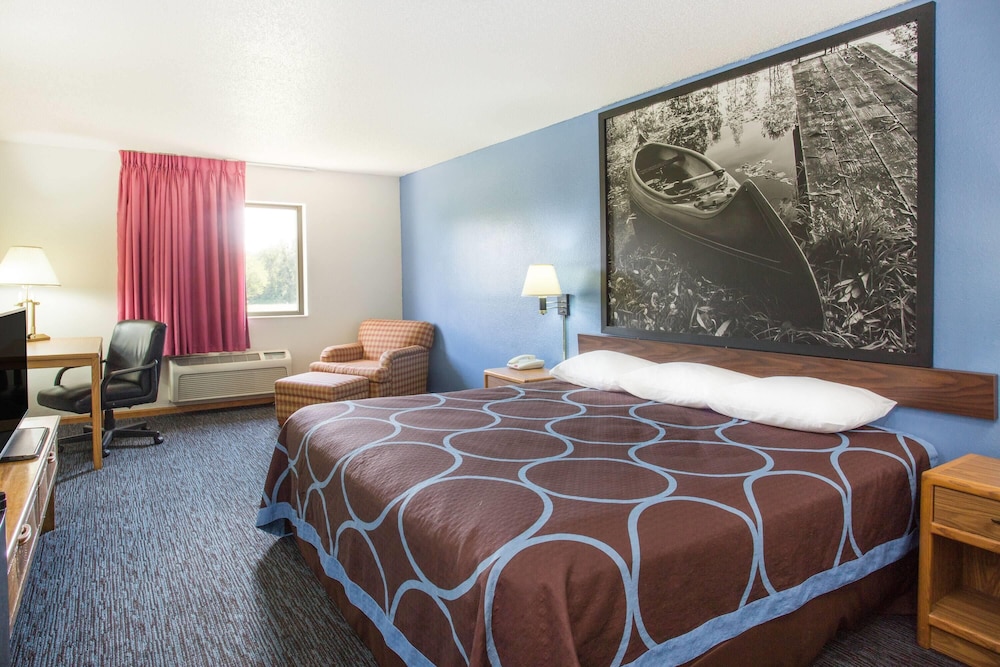 Super 8 by Wyndham Monmouth IL 7/18