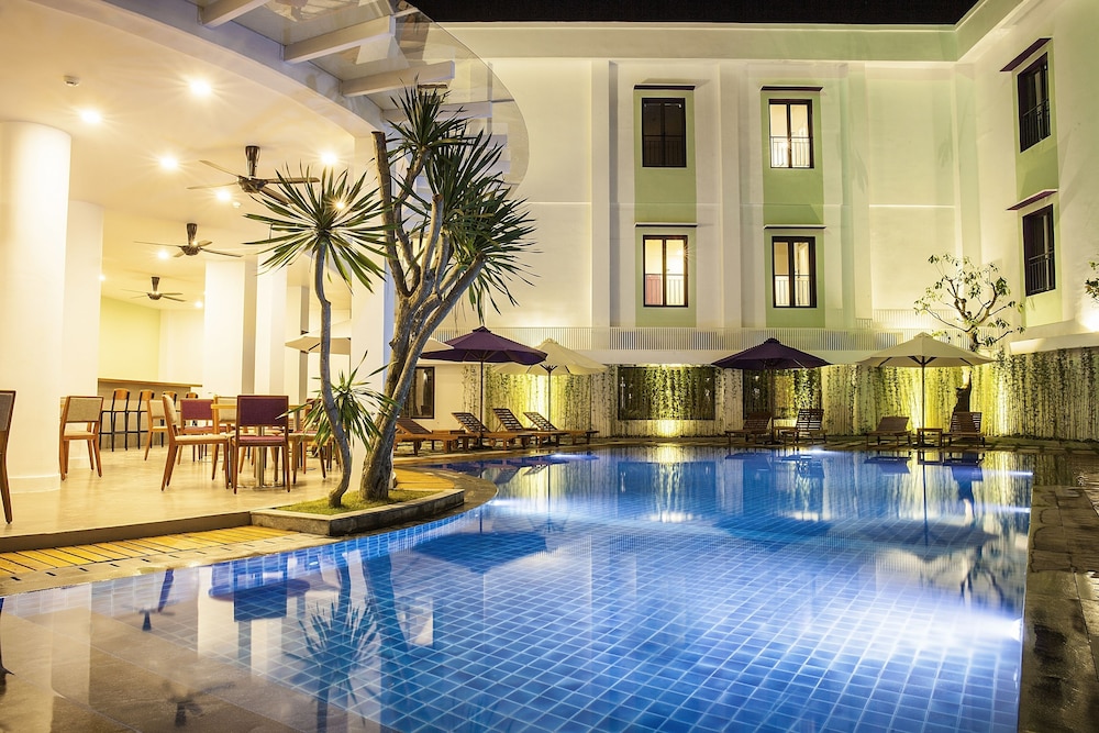 Emm Hotel Hue 30/50