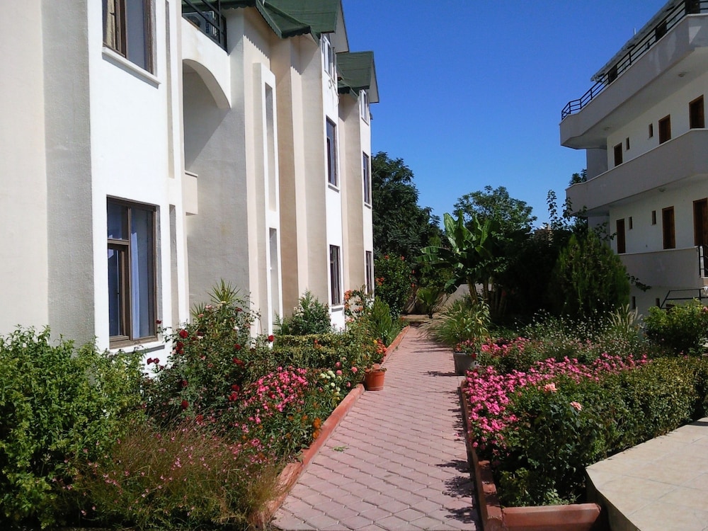 Ares Hotels 25/33