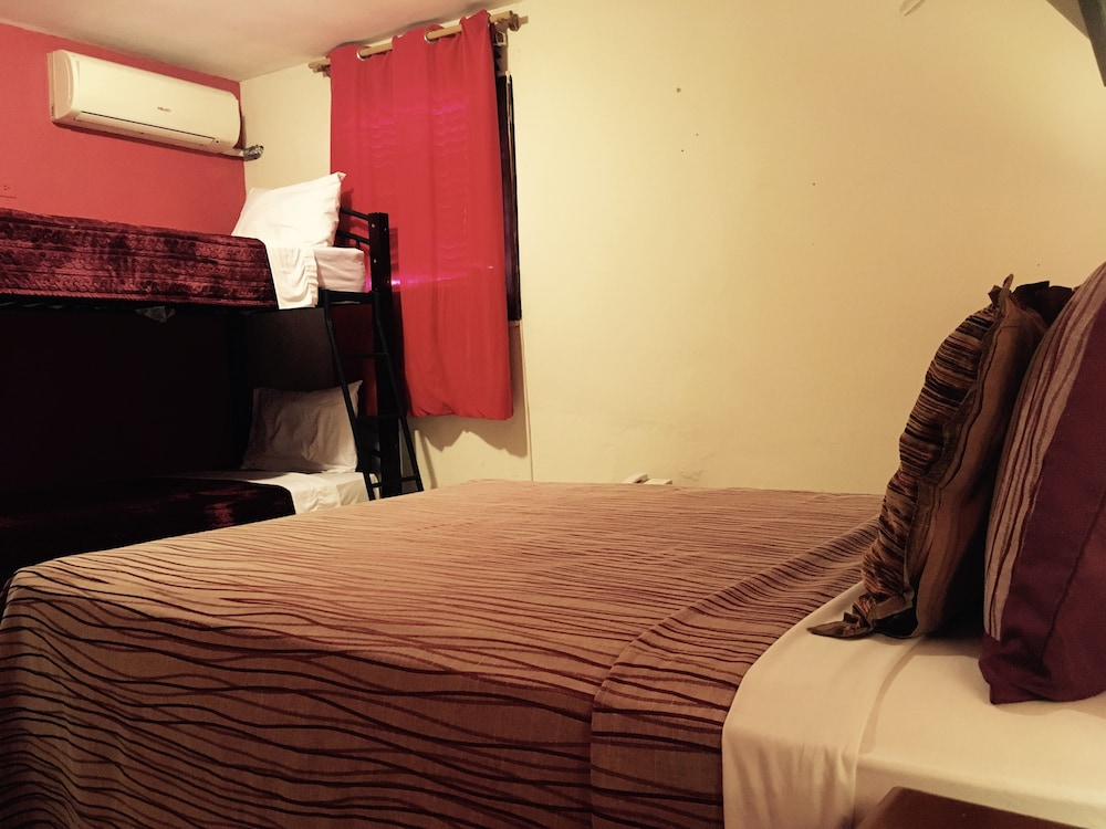 Panama House Bed & Breakfast 20/45