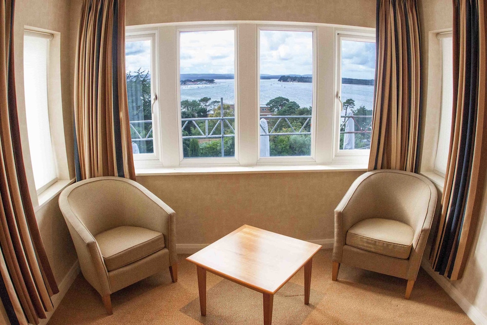 Harbour Heights Hotel 38/50