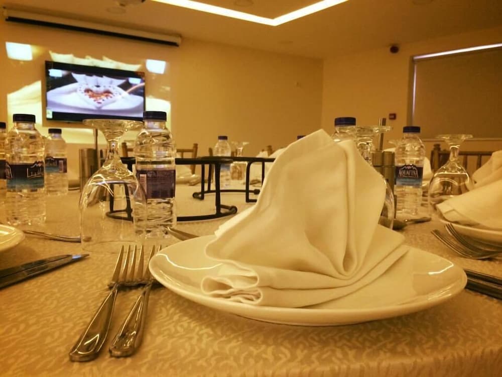 CITY ROSE HOTEL SUITES 50/67