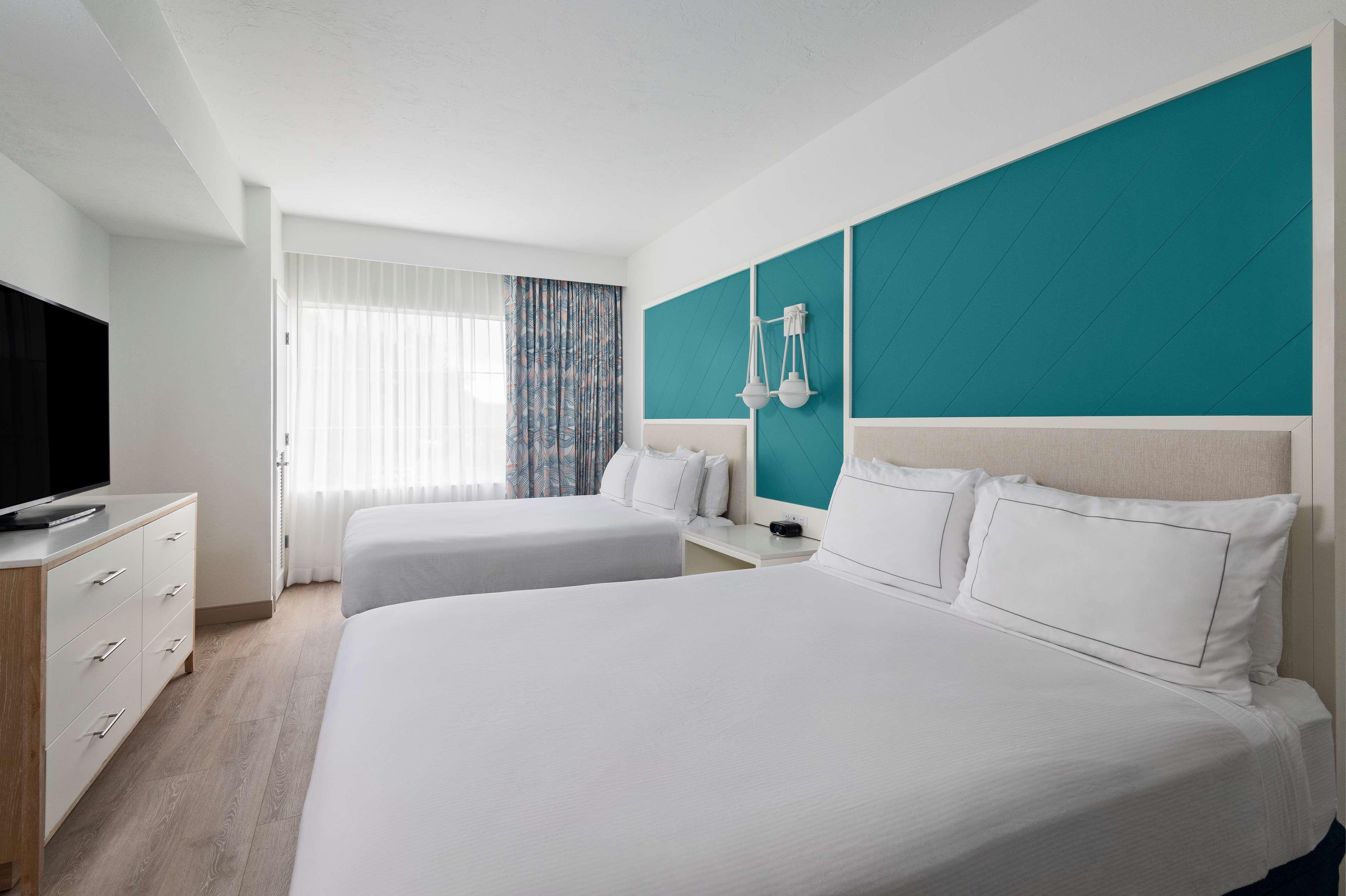 1 BEDROOM, SUITE, 2 QUEEN BEDS, CITY VIEW, PATIO, BALCONY