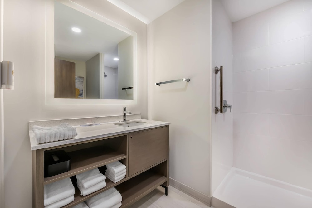 Comfort Inn & Suites Orlando Sanford Airport 52/54