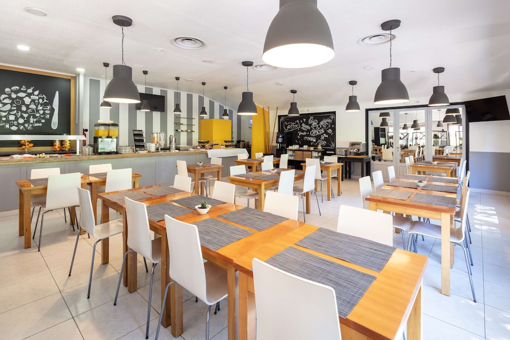 Hotel Campanile Lisbon South Setubal 46/56
