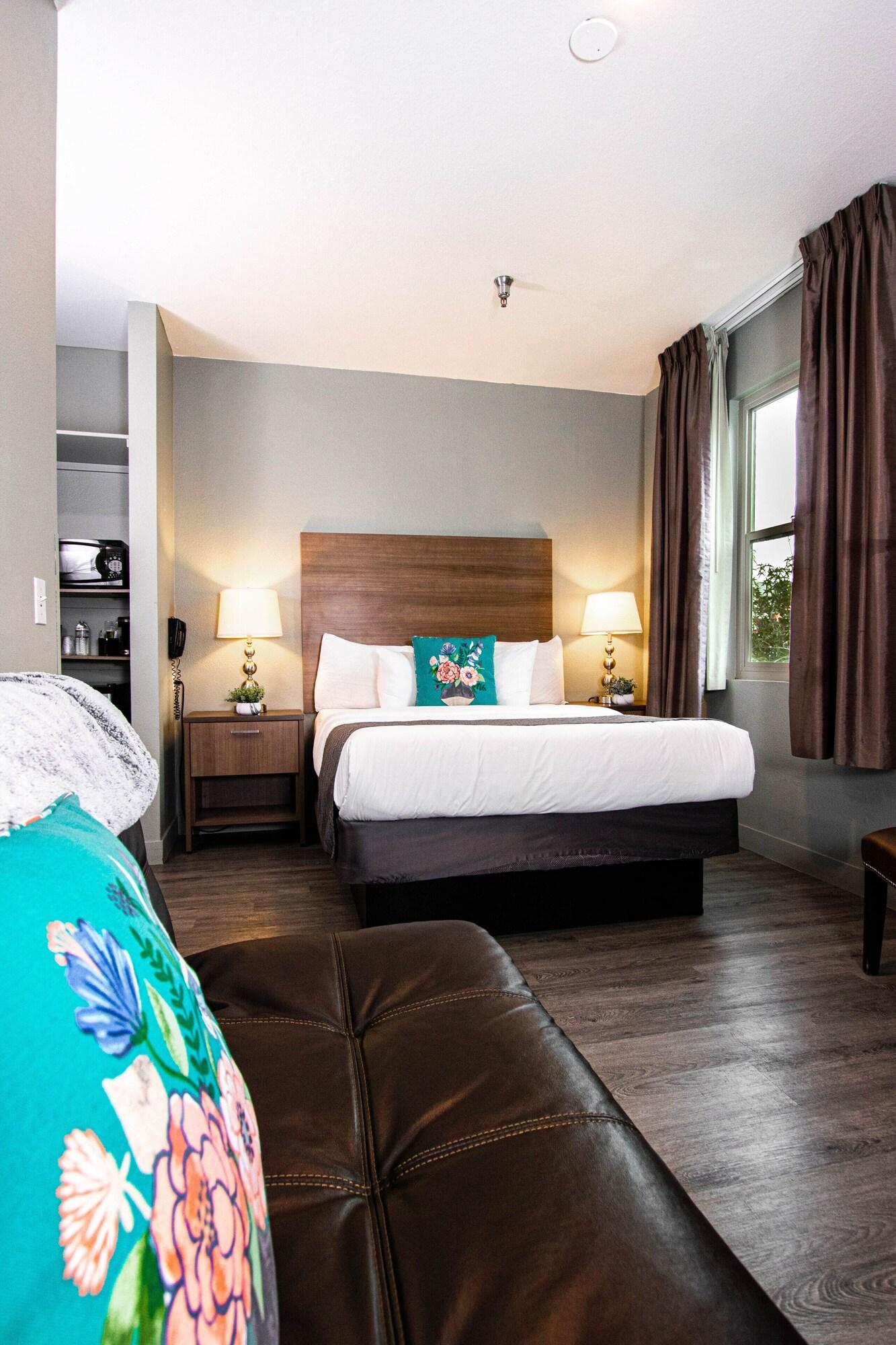 Room, Queen Bed, Urban Boutique Hotel 4/7
