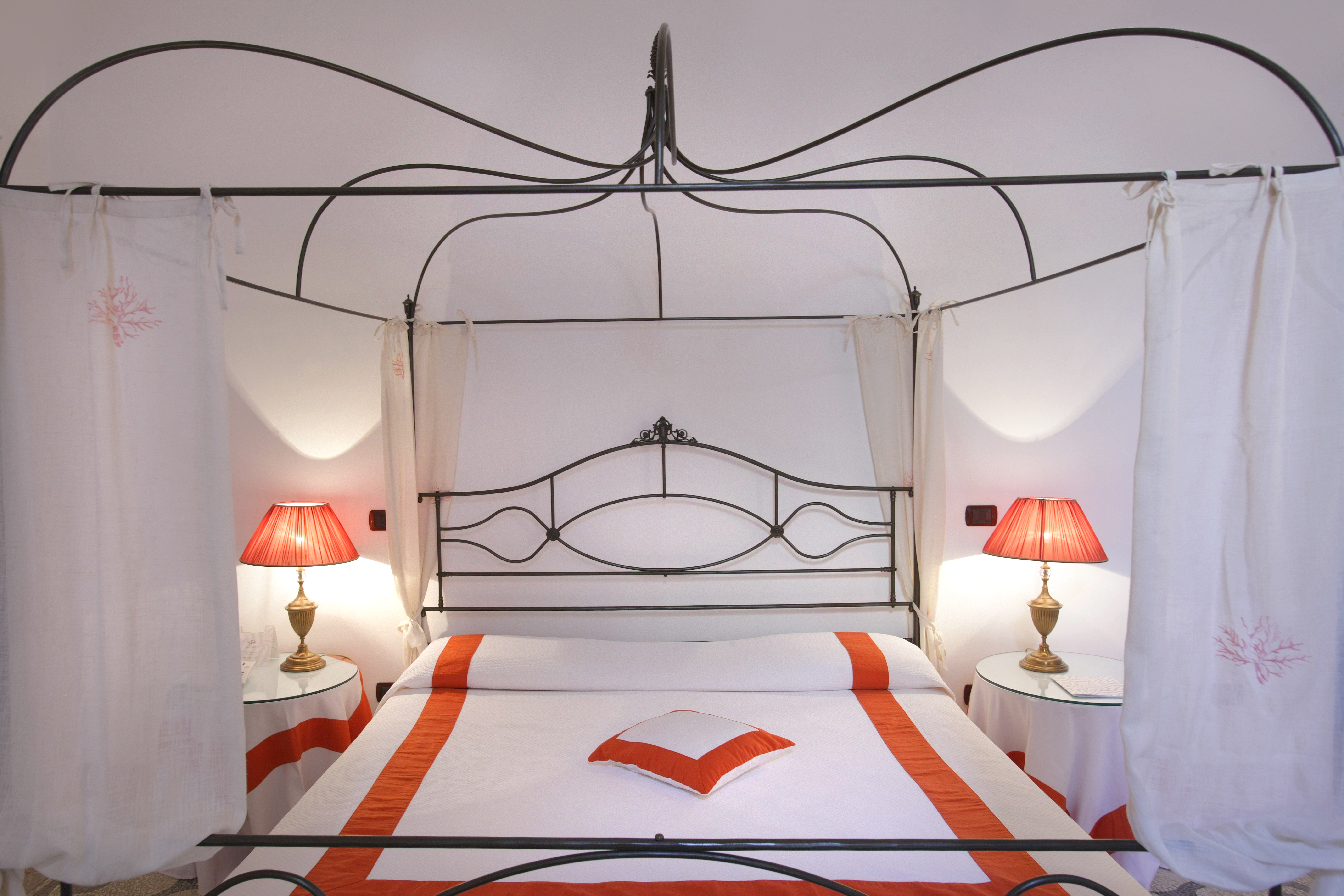 DELUXE, DOUBLE BED