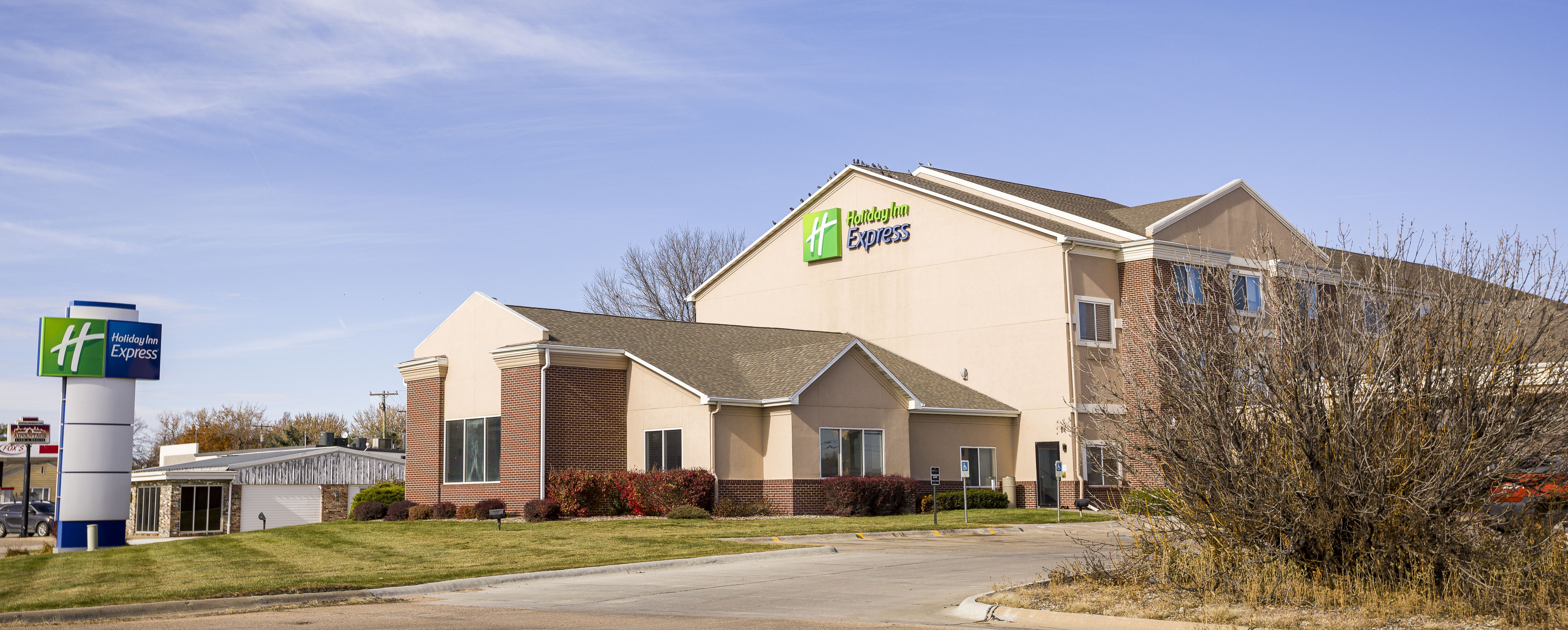 Holiday Inn Express O Neill 8/40