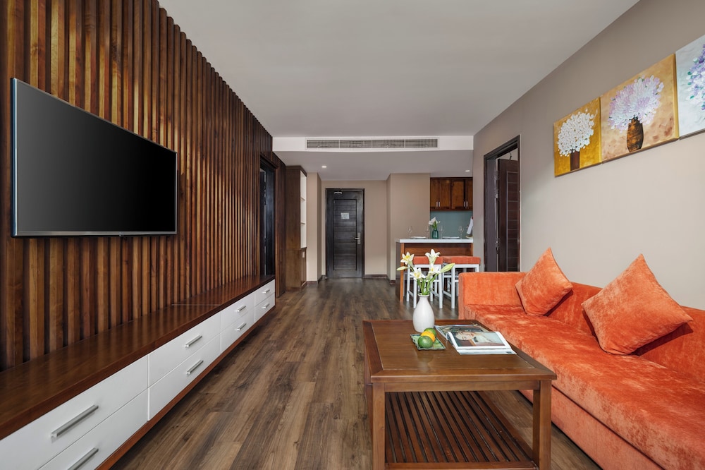 Yarra Ocean Suites Danang 37/58