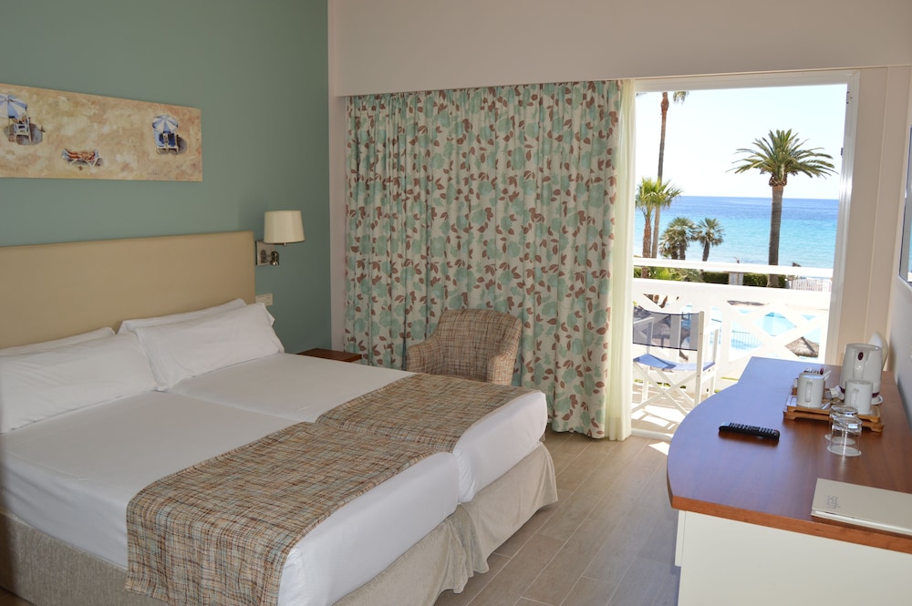 Hotel Santo Tomas - Es Migjorn Gran 12/50