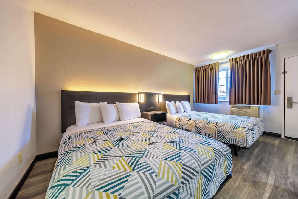 STANDARD, 2 QUEEN BEDS