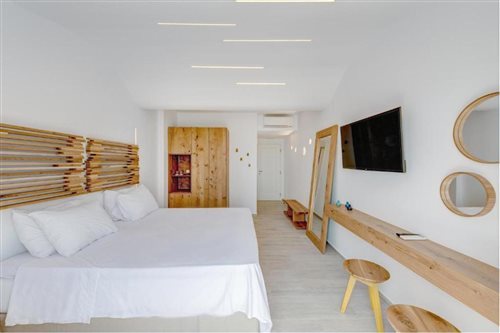 Deluxe, Double Bed