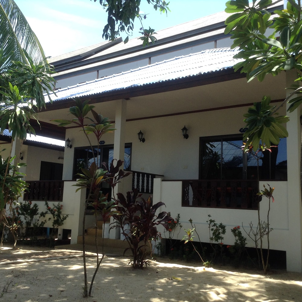Marina Beach Resort 12/65