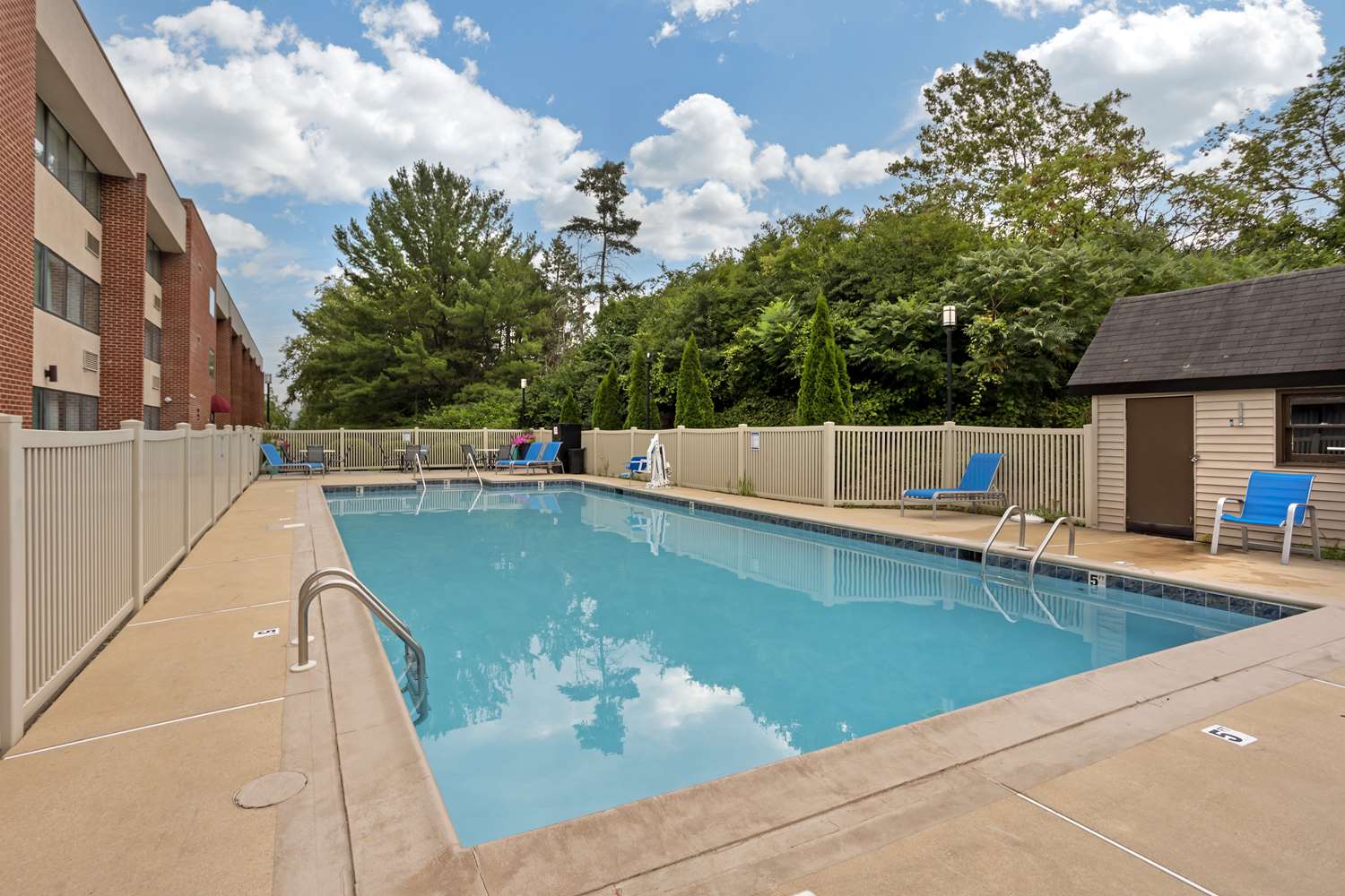 Best Western Plus Reading Inn & Suites 25/37