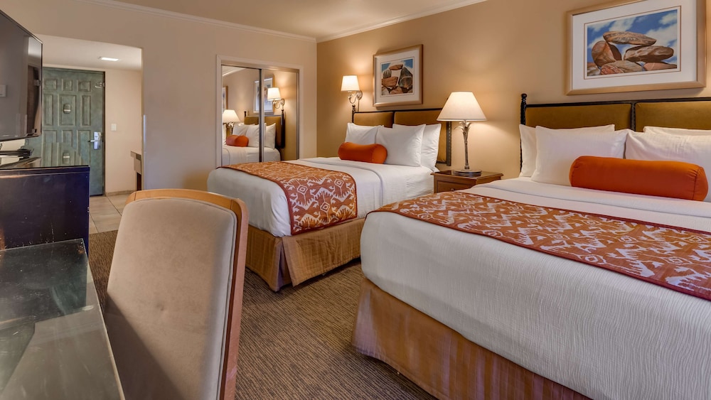 Standard, 2 Queen Beds, Town View, Accessible