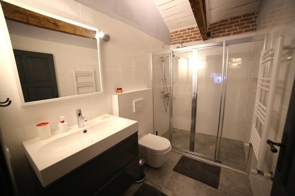 Attalos Suites Hotel 57/58