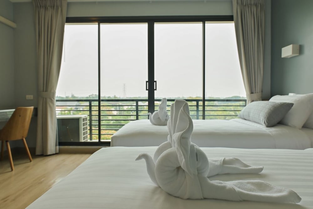 Le Lert Hotel Ratchaburi 8/24