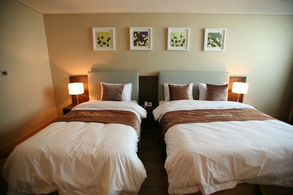Hyunjin Tourist Hotel 21/72