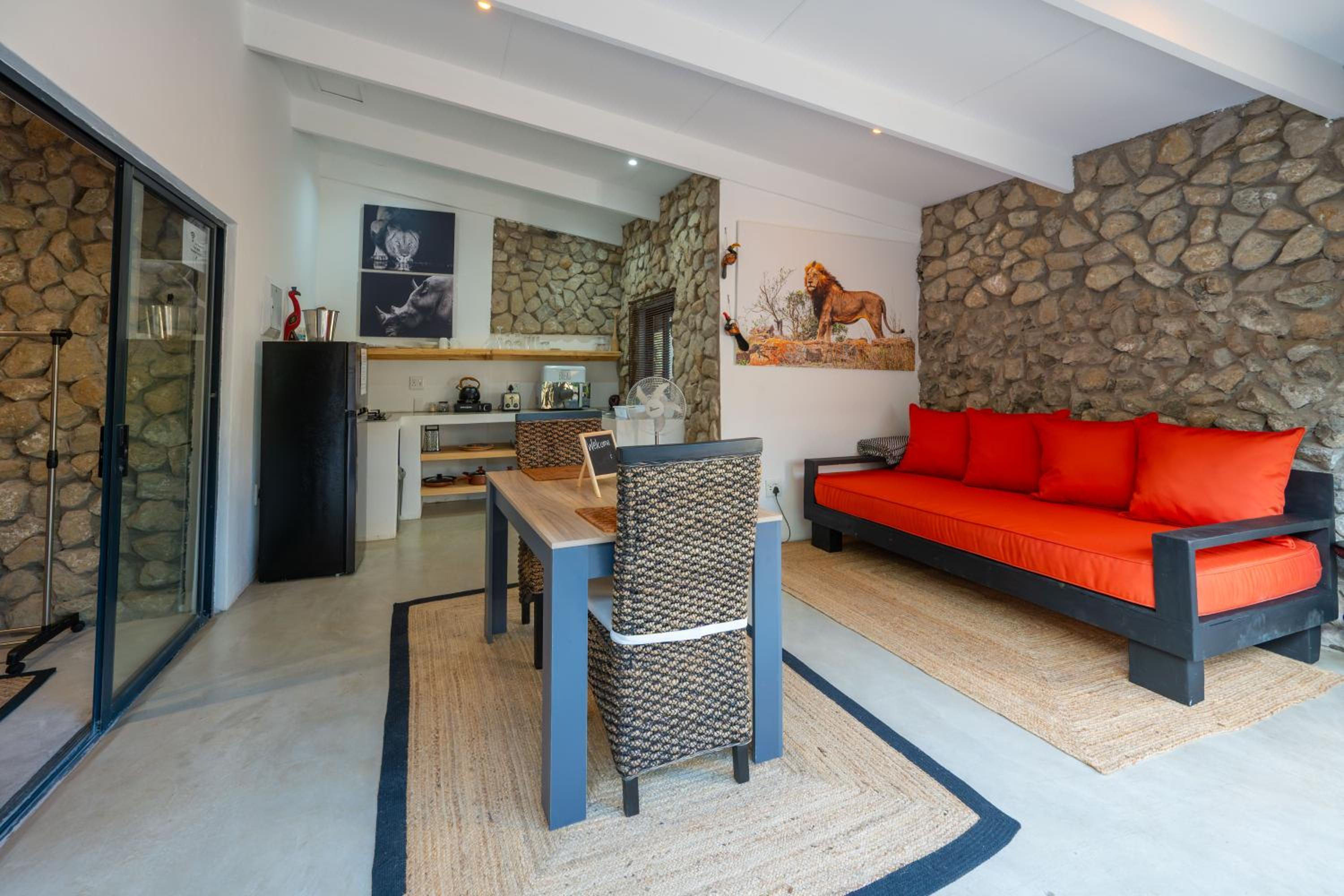 Foxy Crocodile Bush Retreat & Kruger Safaris 21/43