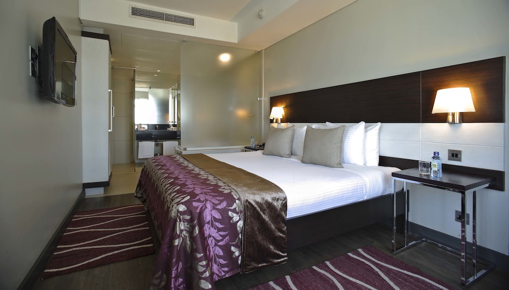 Eka Hotel 12/69