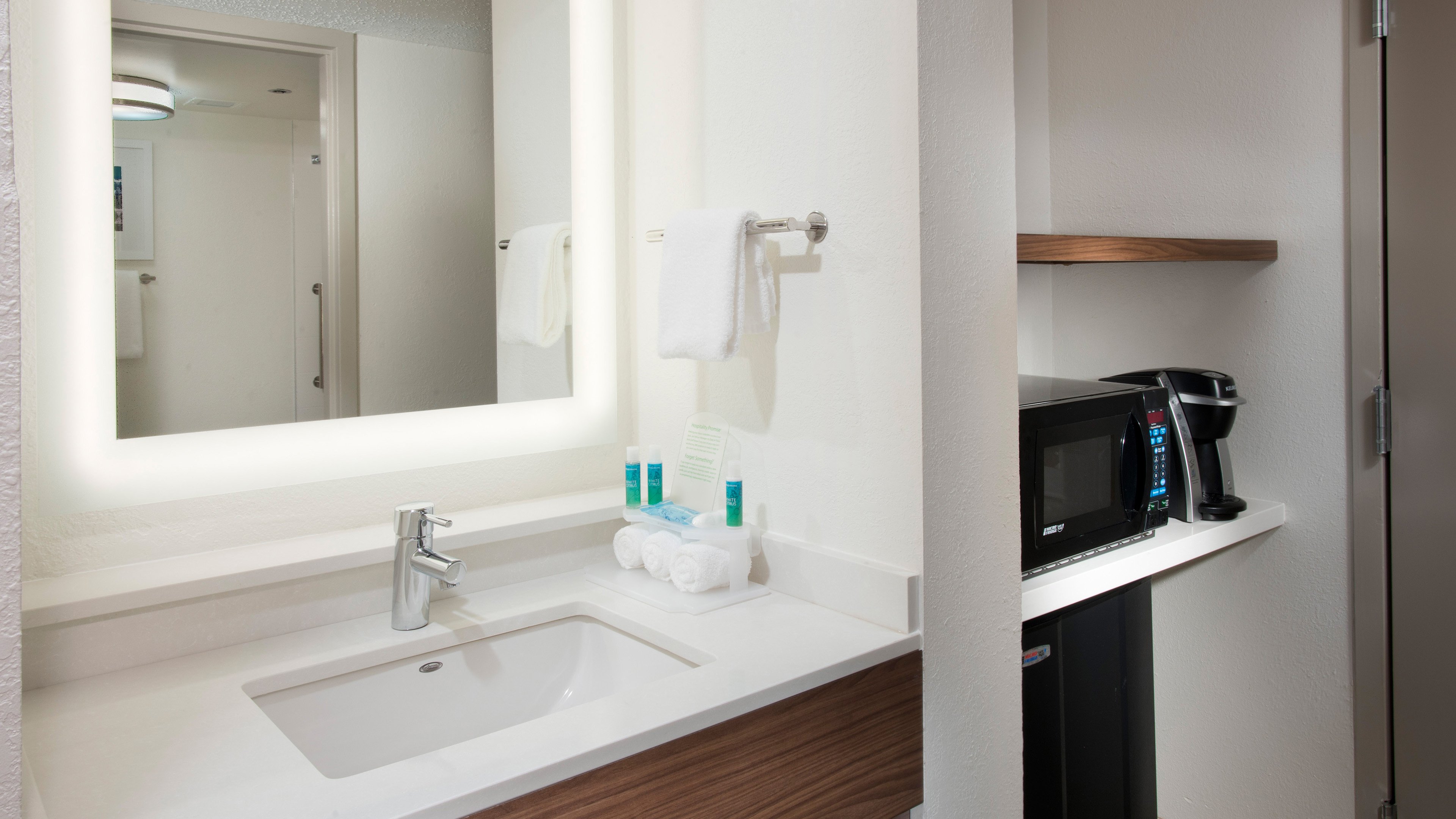Holiday Inn Express Hilton Head Island 76/77