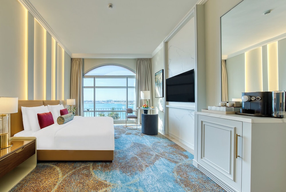 Suite, King and Twin Beds