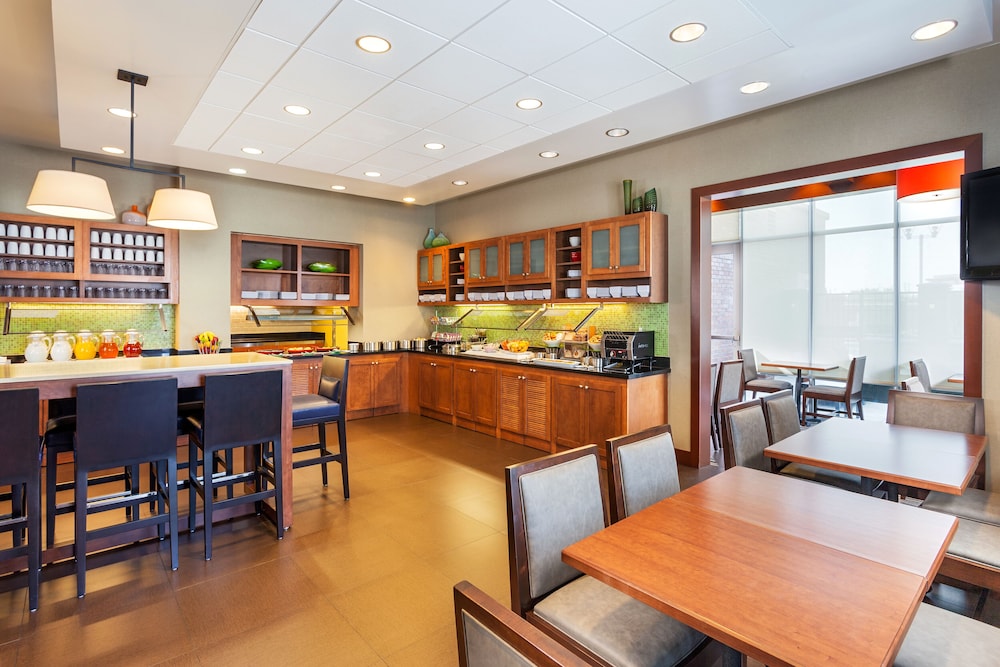 Hyatt Place Sacramento Roseville 57/67