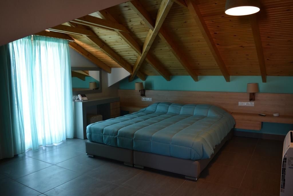 ROOM, DOUBLE BED, ATTIC