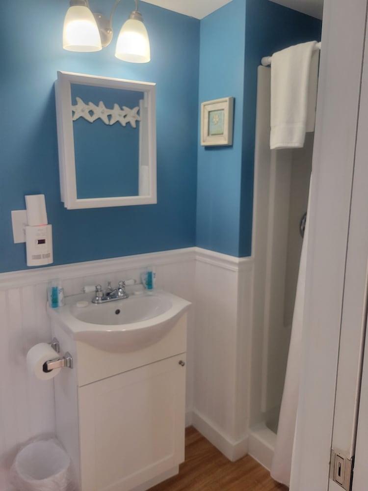 2 River Road Inn & Cottages 46/50