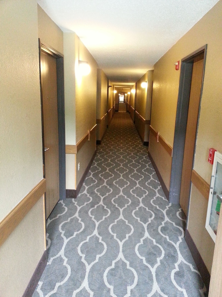Americinn By Wyndham Burlington 24/38