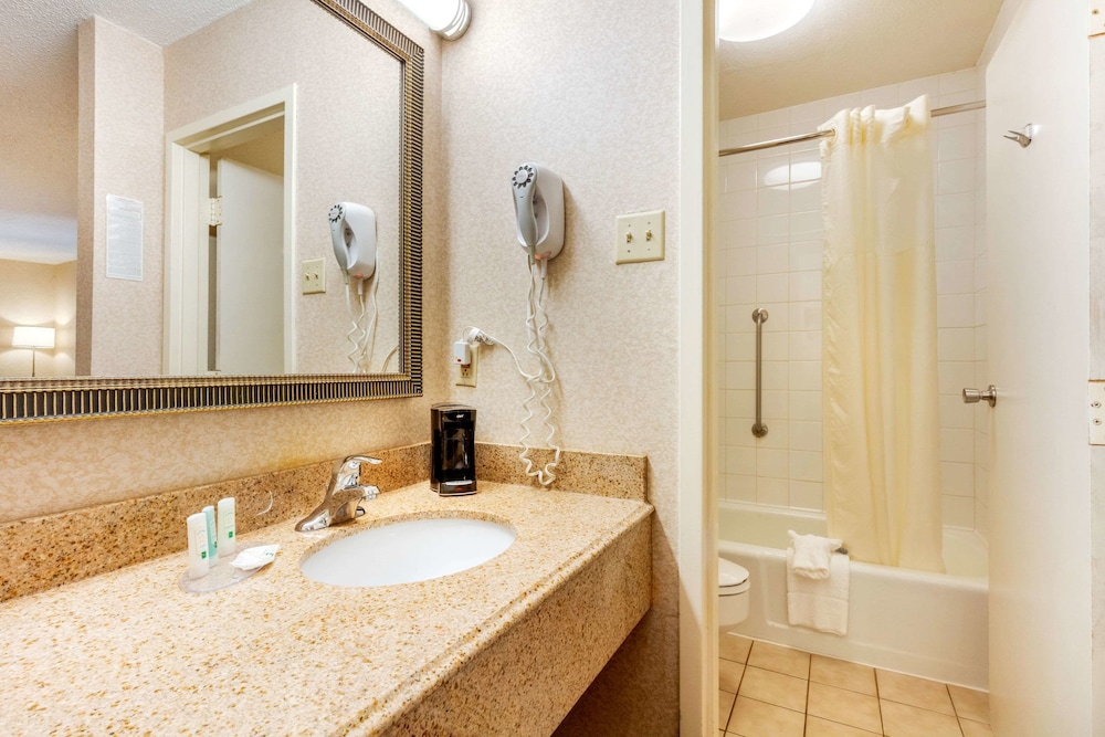 Quality Inn Exit 4 52/55