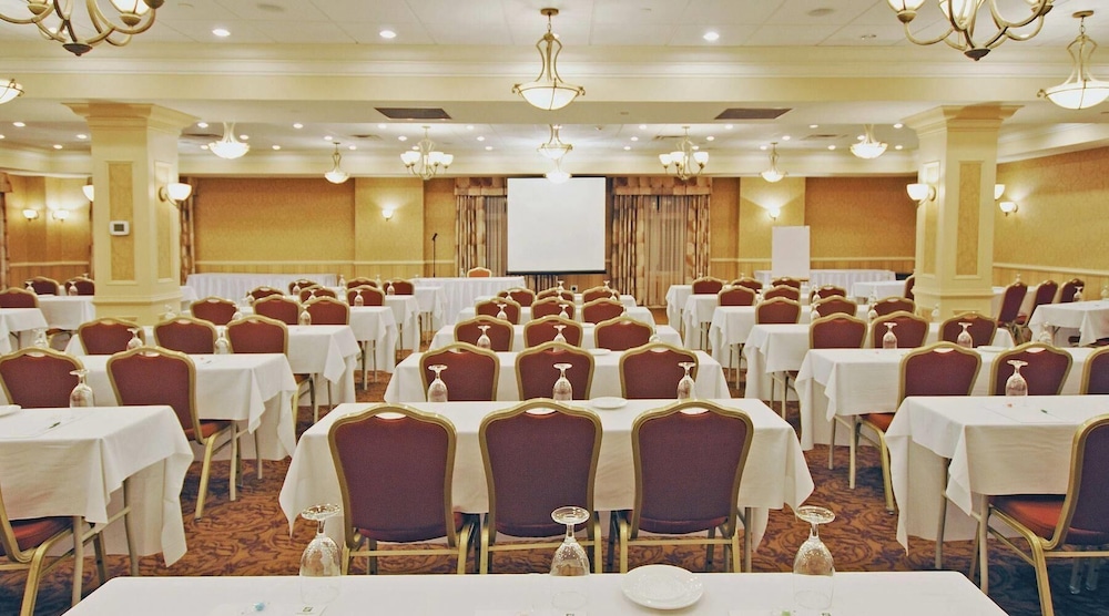 Inn on Prince Hotel and Conference Centre Truro 36/46