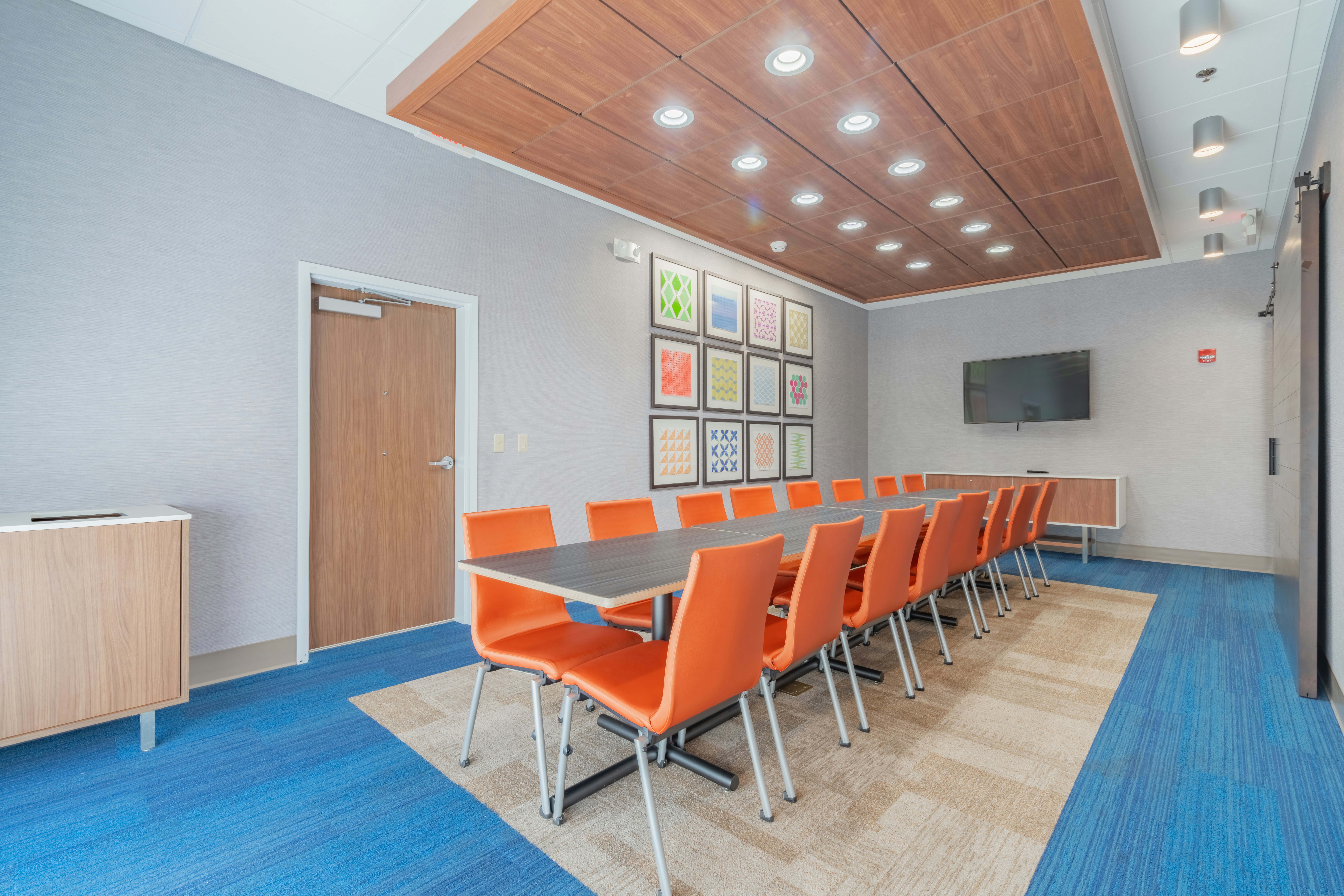 Holiday Inn Express & Suites Marion 51/65