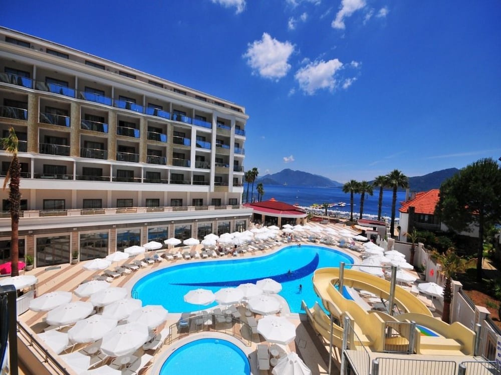 Golden Rock Beach Hotel 2/24