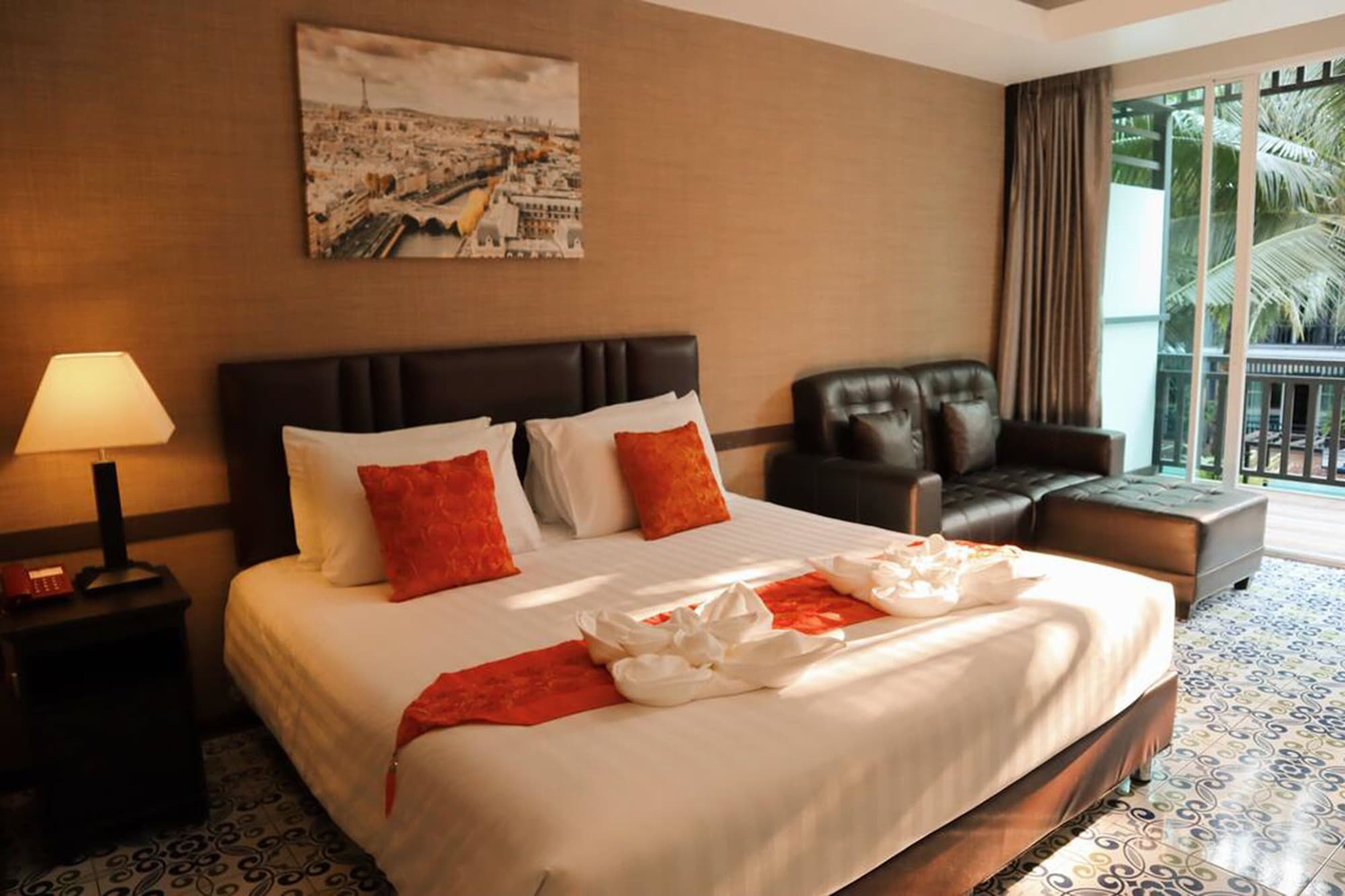 DELUXE, DOUBLE OR TWIN BED, POOL VIEW