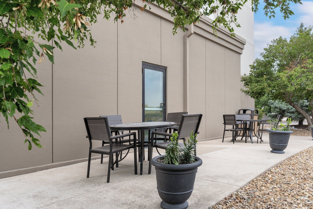 Holiday Inn Express Suites Coralville 52/67