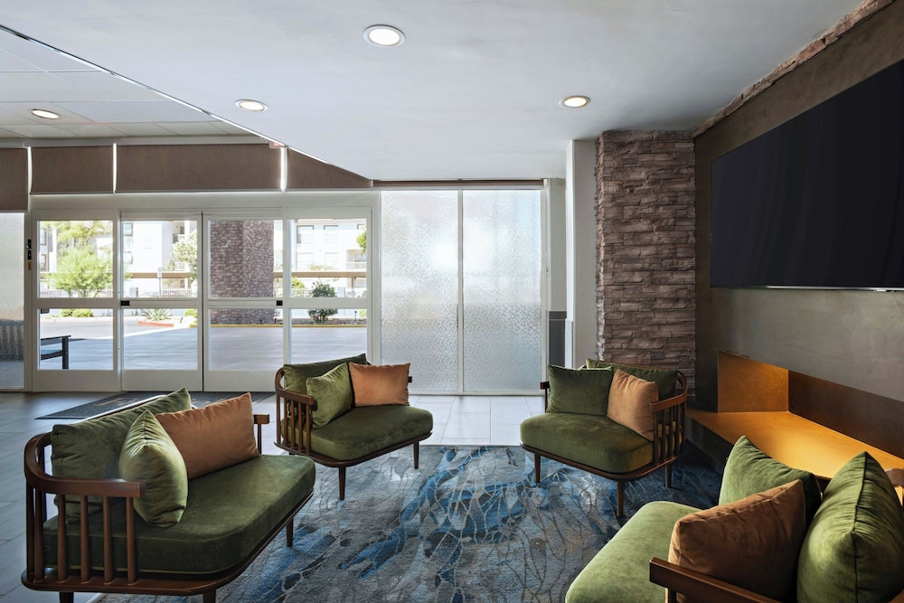 Chandler Hospitality Inn (Holiday Inn Express and Suites Phoenix/Chandler) 17/32