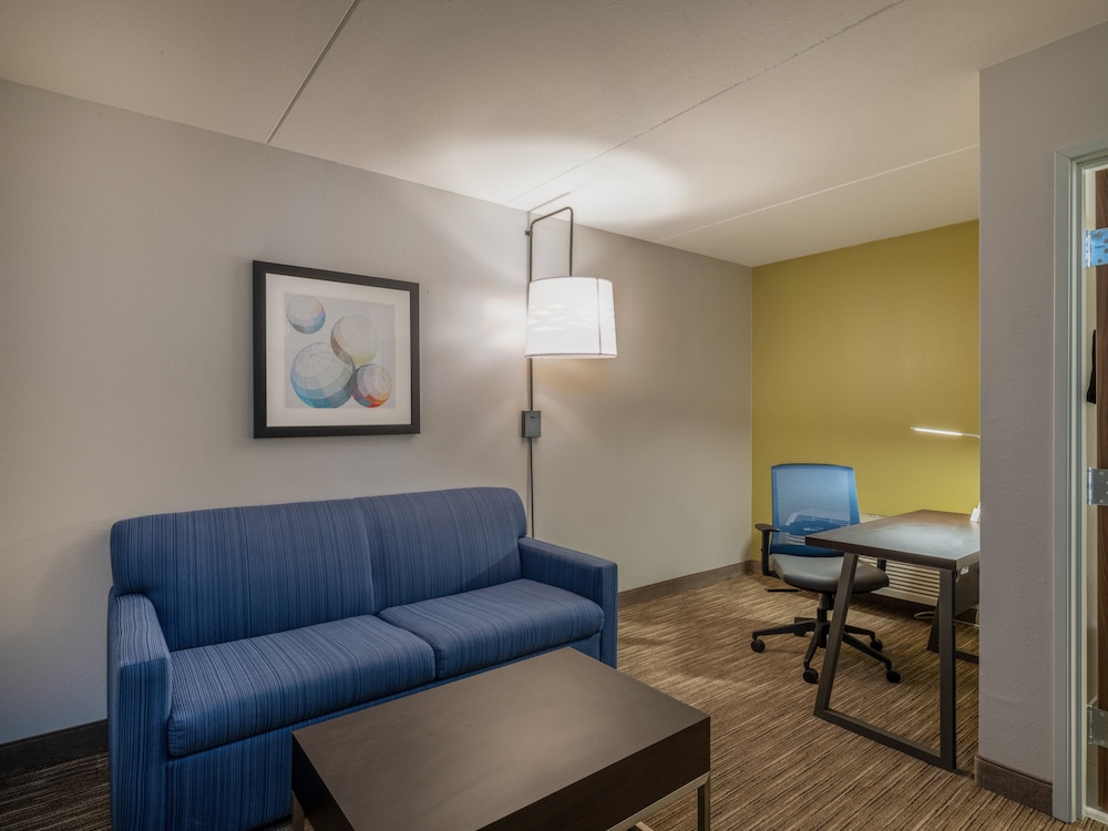 Holiday Inn Express Minneapolis West Plymouth 40/52