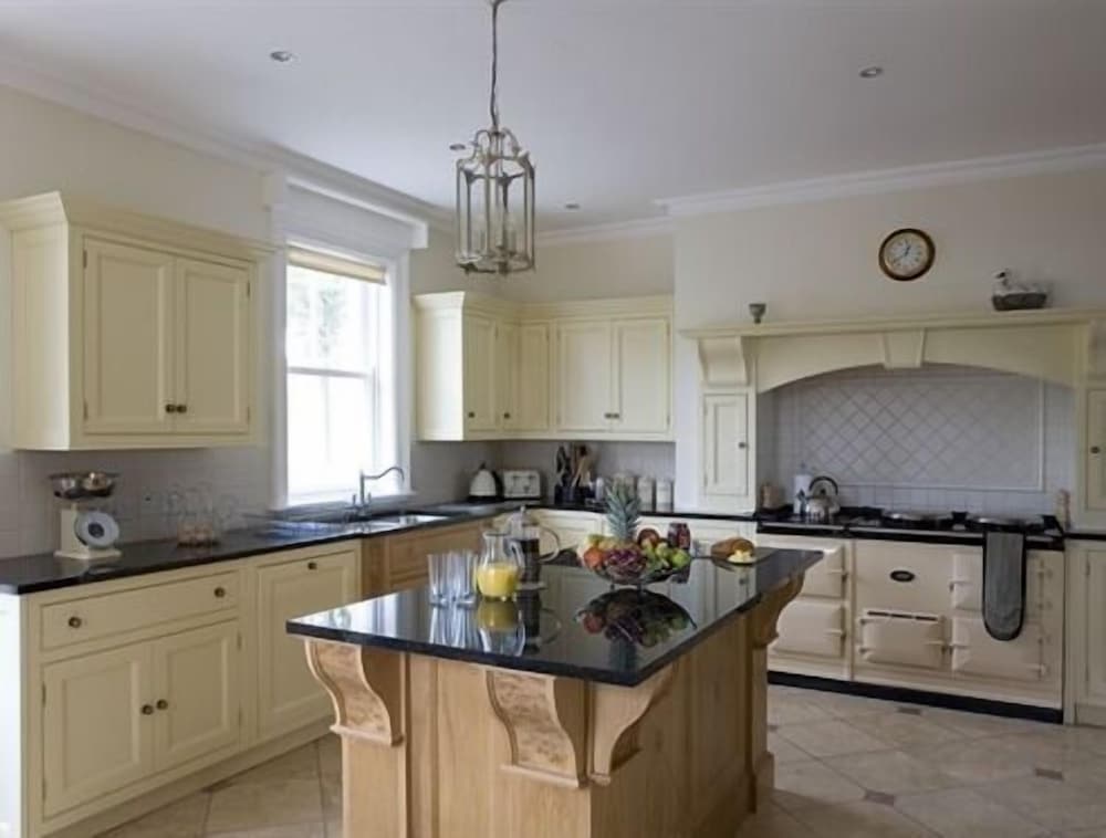 West Longridge Manor B&B 4/17