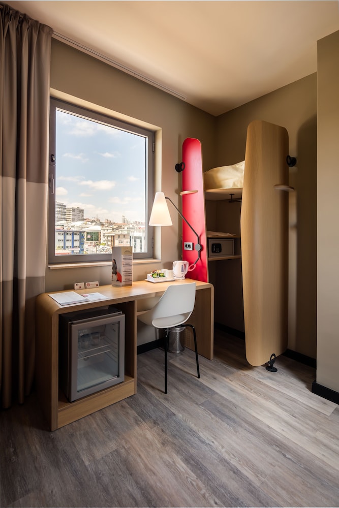 Ibis Istanbul West 46/73