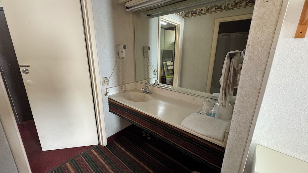Rodeway Inn Dunmore, PA 17/18